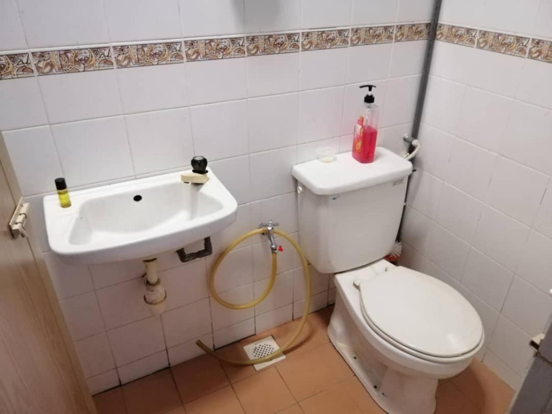 Homestay Perpaduan, Taman Bercham Raya Ulu Kinta Ipoh Perak Kampong Batu Lapan  Exterior foto